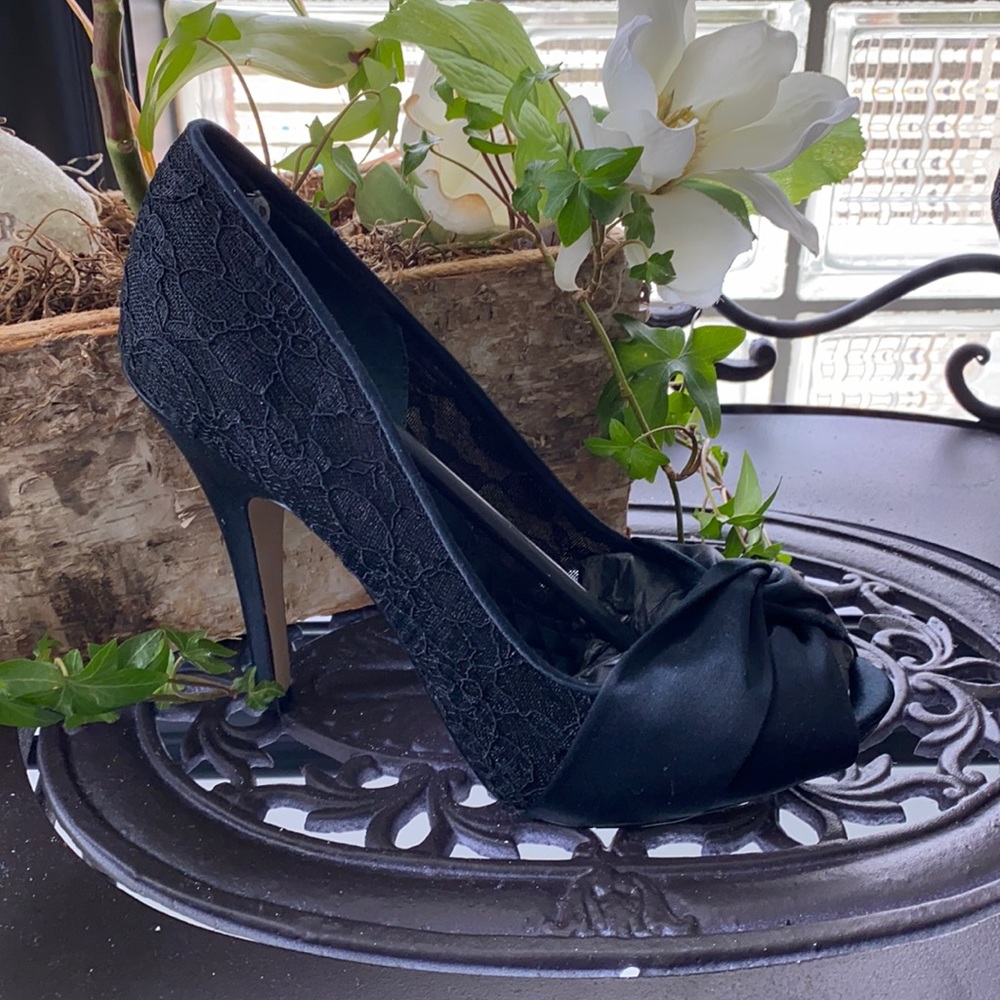 NWT Nine West Black Lace Heel - sz 8